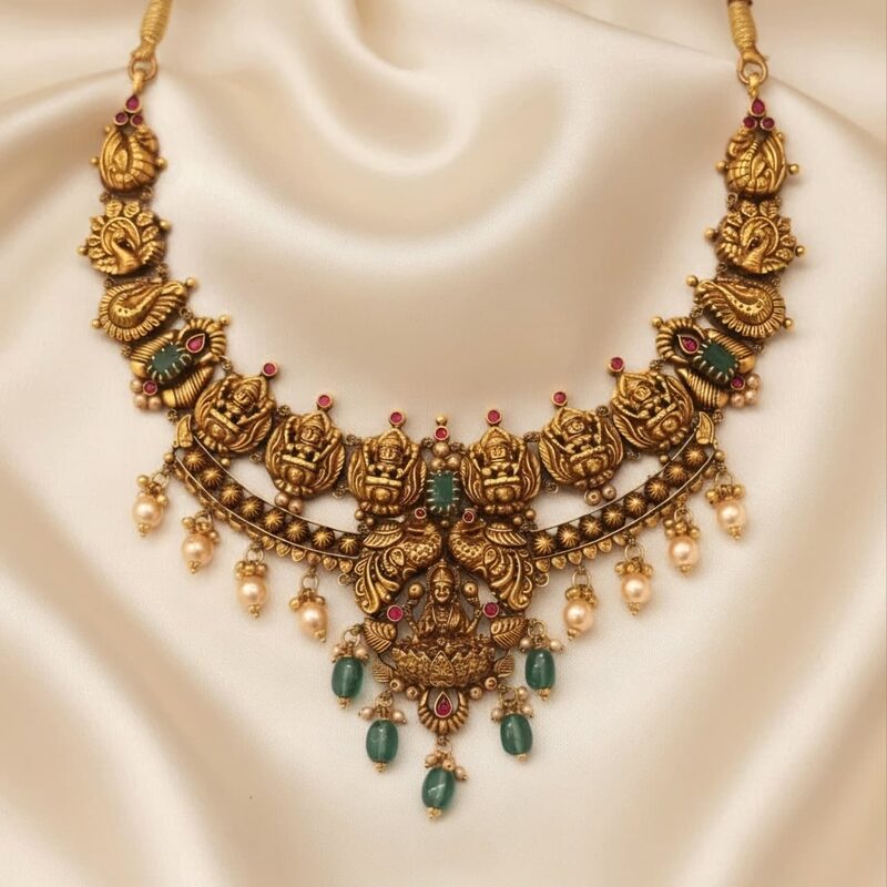 Antique gold bridal necklace with pearls and emerald drops