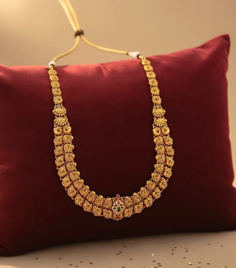 Gold coin haram in a graduated U shape