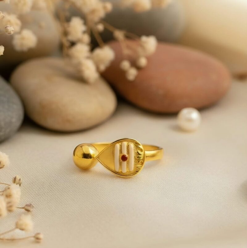 Gold oval signet ring with inlay stripes